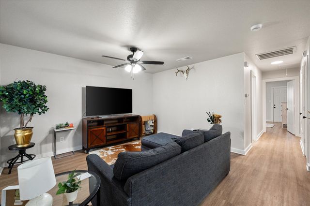 301 Schumacher Drive 303, Burleson, TX 76028