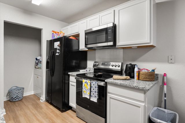 301 Schumacher Drive 303, Burleson, TX 76028