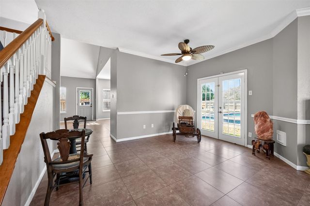 915 Highland Woods Dr, Highlands, TX 77562