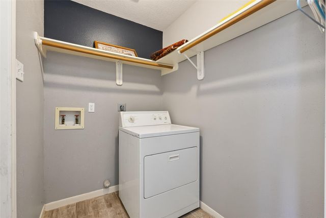 915 Highland Woods Dr, Highlands, TX 77562