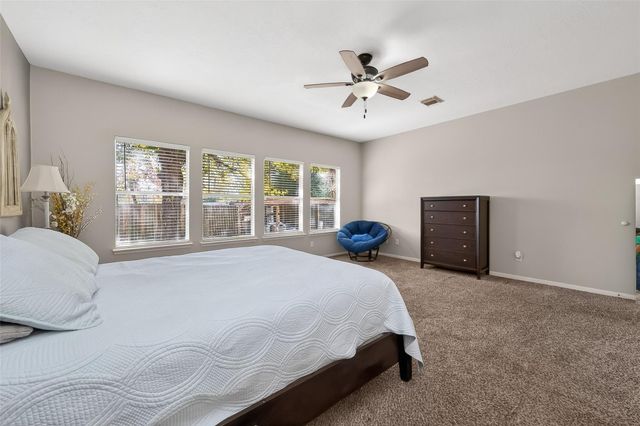 915 Highland Woods Dr, Highlands, TX 77562