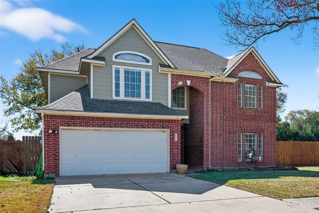 915 Highland Woods Dr, Highlands, TX 77562