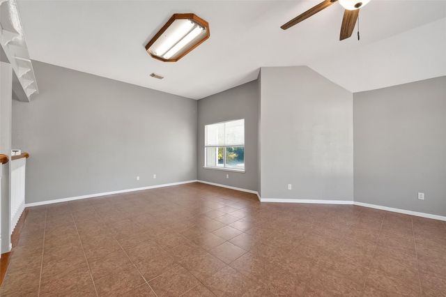 915 Highland Woods Dr, Highlands, TX 77562