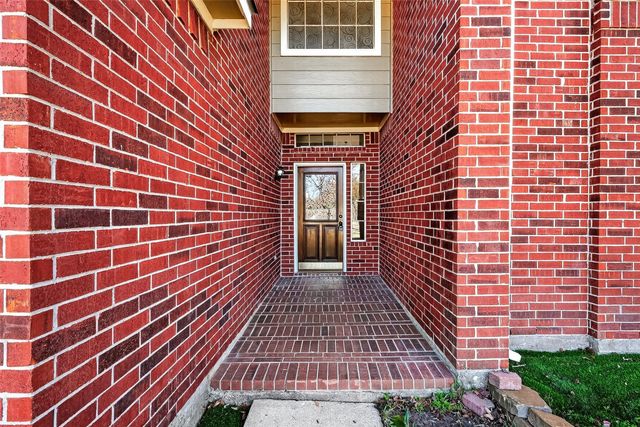 915 Highland Woods Dr, Highlands, TX 77562