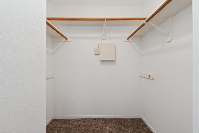 915 Highland Woods Dr, Highlands, TX 77562