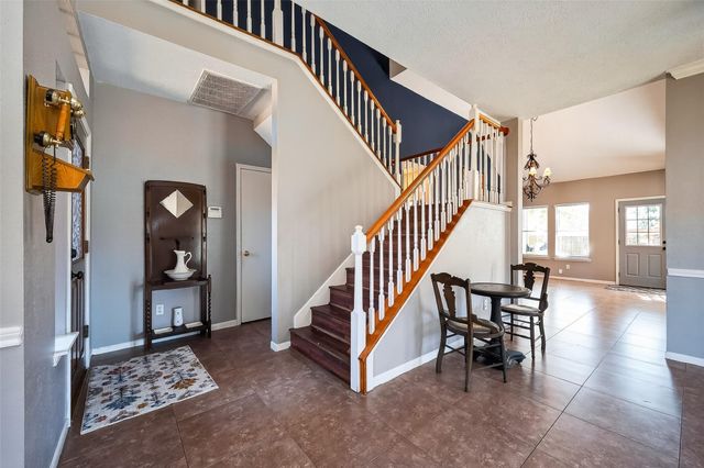 915 Highland Woods Dr, Highlands, TX 77562