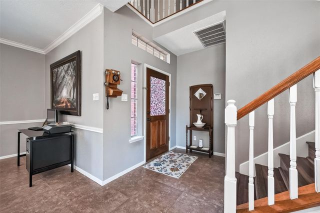 915 Highland Woods Dr, Highlands, TX 77562