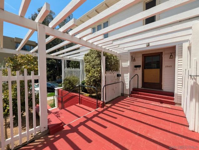 2561 Albatross St, San Diego, CA 92101