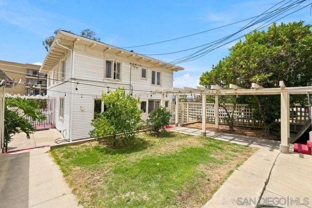 2561 Albatross St, San Diego, CA 92101