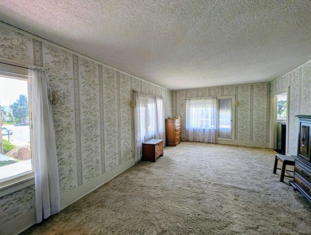 2561 Albatross St, San Diego, CA 92101