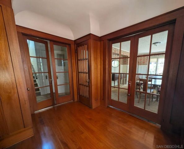 2561 Albatross St, San Diego, CA 92101