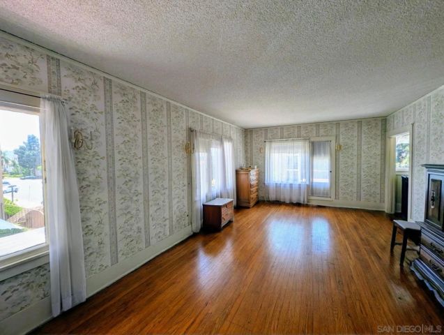2561 Albatross St, San Diego, CA 92101