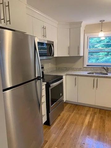 7 Esmond Ave 1, Wakefield, MA 01880