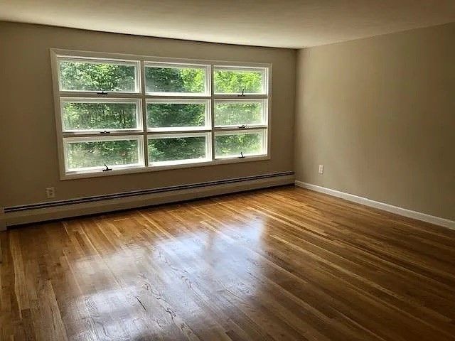 7 Esmond Ave 1, Wakefield, MA 01880