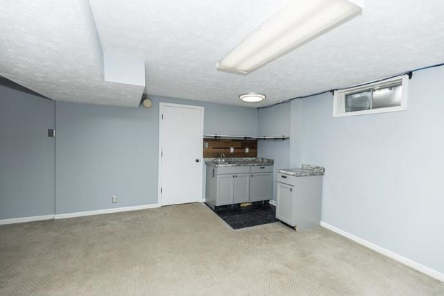 2214 Country Hills Rd, Salina, KS 67401