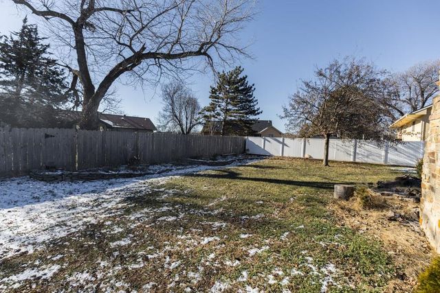 2214 Country Hills Rd, Salina, KS 67401