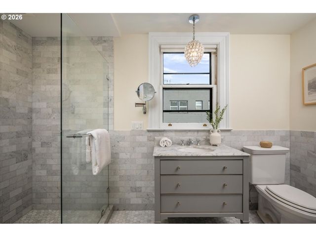 414 Nw 22ND Ave, Portland, OR 97210
