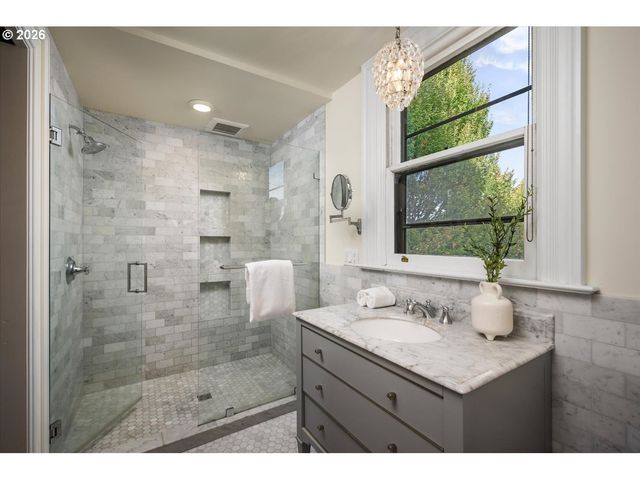 414 Nw 22ND Ave, Portland, OR 97210
