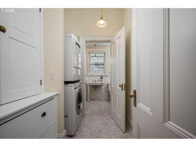 414 Nw 22ND Ave, Portland, OR 97210