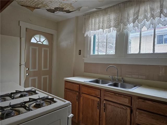 7235 Upland St, Homewood Brushton, PA 15208