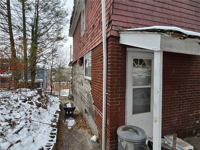 7235 Upland St, Homewood Brushton, PA 15208