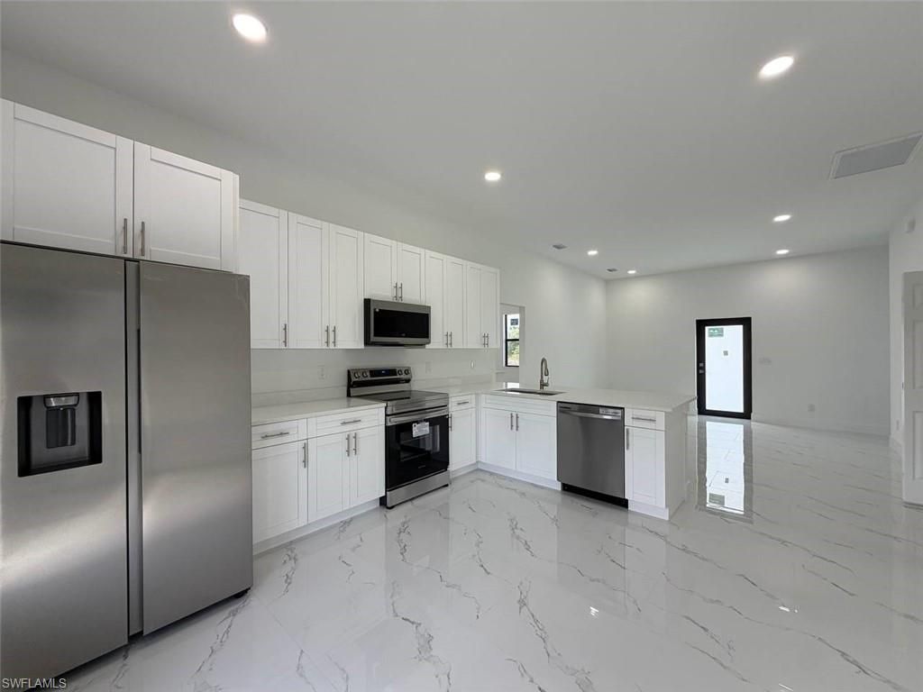3931 Sunset RD, LEHIGH ACRES, FL 33971 — photo 4