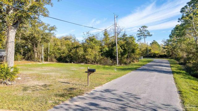 317 Katie St, Milton, FL 32583