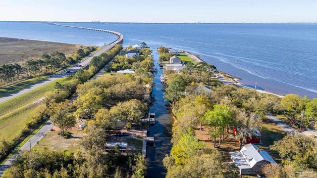 317 Katie St, Milton, FL 32583