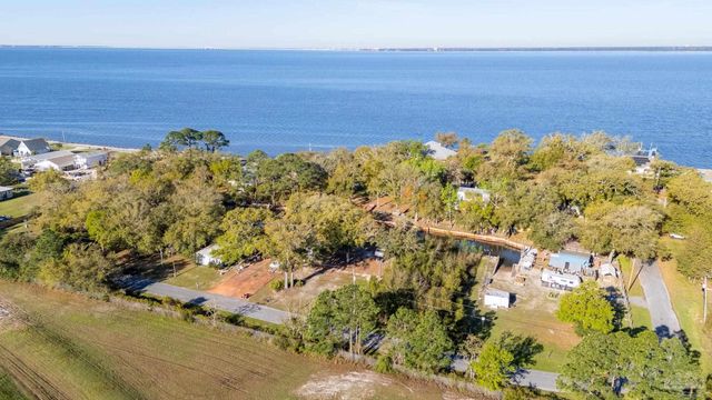 317 Katie St, Milton, FL 32583