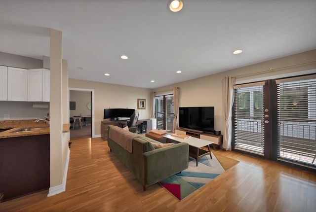 2722 Knight Street 407B, Dallas, TX 75219