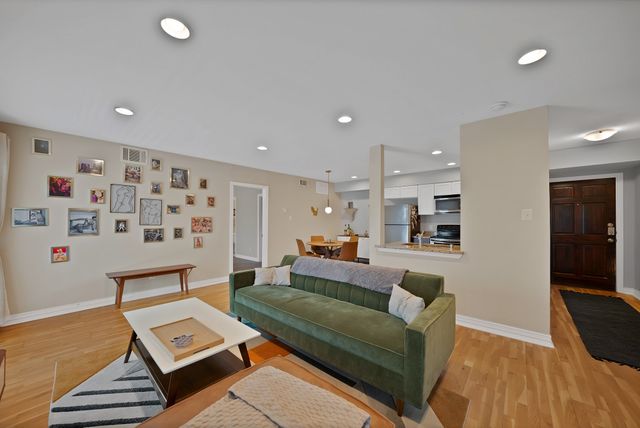 2722 Knight Street 407B, Dallas, TX 75219