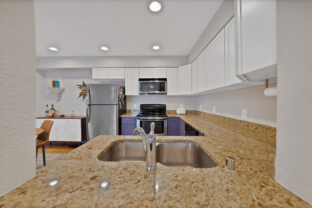 2722 Knight Street 407B, Dallas, TX 75219