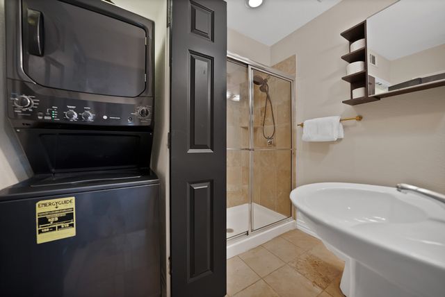 2722 Knight Street 407B, Dallas, TX 75219