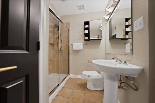 2722 Knight Street 407B, Dallas, TX 75219