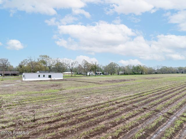 1063 Jeffrey Broussard Road, Breaux Bridge, LA 70517