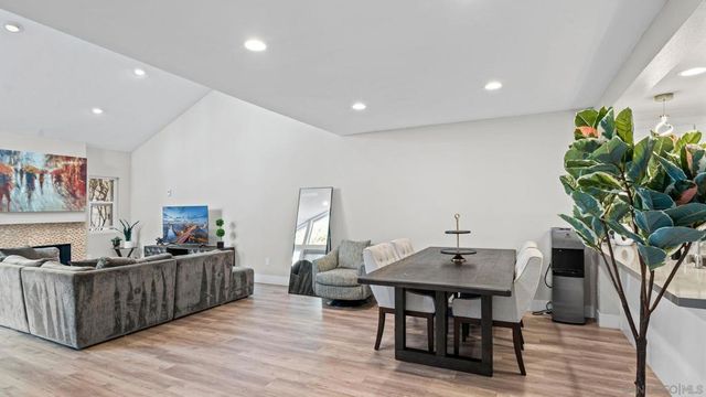 6228 Caminito Araya, San Diego, CA 92122