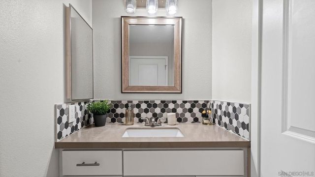 6228 Caminito Araya, San Diego, CA 92122