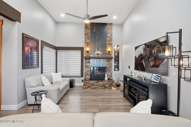 3040 W Camino Claveles, Tucson, AZ 85745