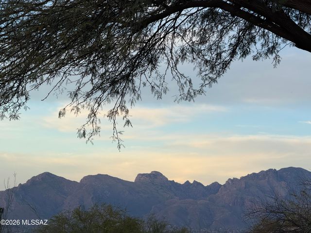 3040 W Camino Claveles, Tucson, AZ 85745