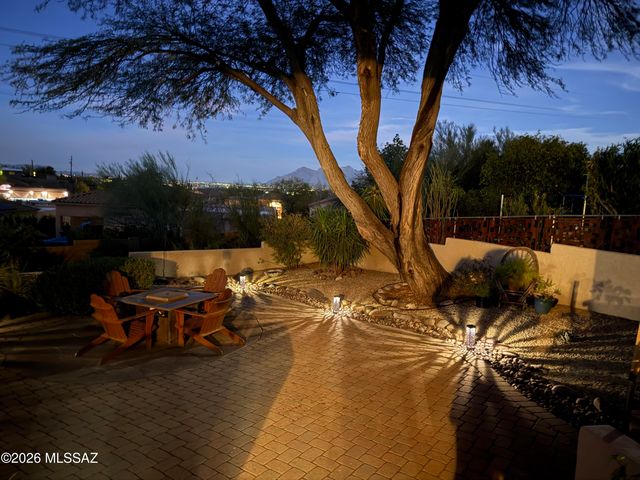 3040 W Camino Claveles, Tucson, AZ 85745