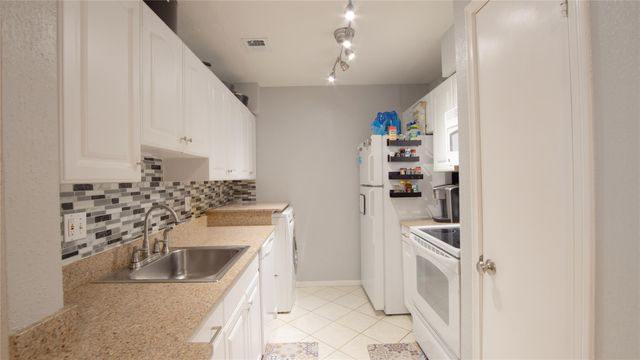 5711 Sugar Hill Drive 52, Houston, TX 77057