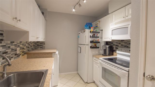 5711 Sugar Hill Drive 52, Houston, TX 77057