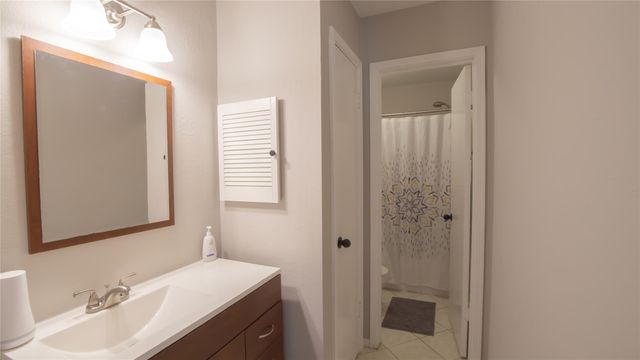 5711 Sugar Hill Drive 52, Houston, TX 77057