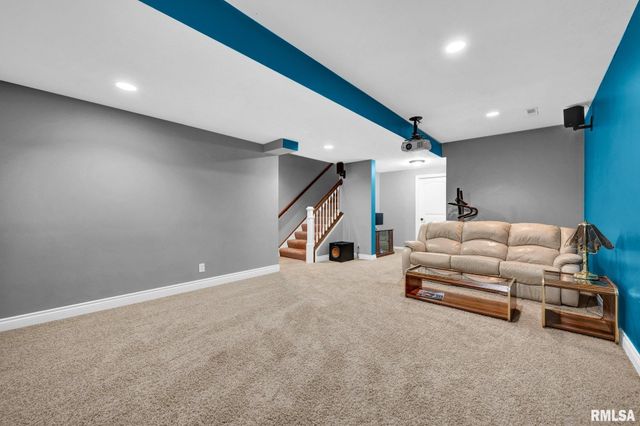 2602 W Carrington Court, Dunlap, IL 61525