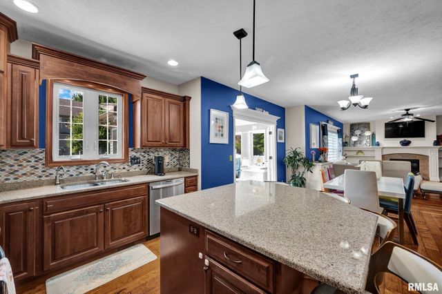 2602 W Carrington Court, Dunlap, IL 61525