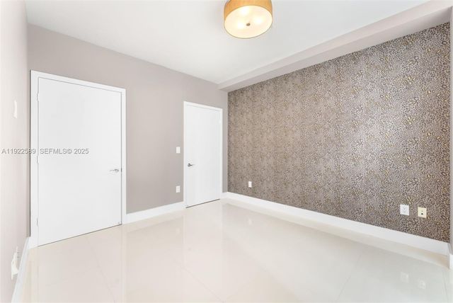 6000 Collins Ave 330, Miami Beach, FL 33140