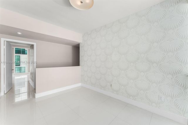 6000 Collins Ave 330, Miami Beach, FL 33140