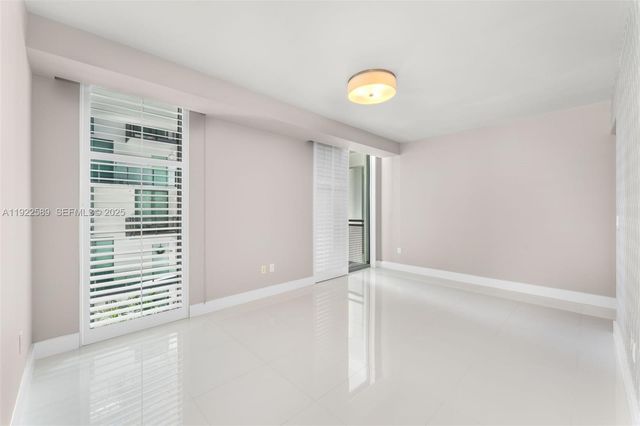 6000 Collins Ave 330, Miami Beach, FL 33140