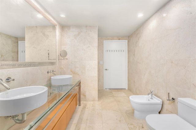 6000 Collins Ave 330, Miami Beach, FL 33140