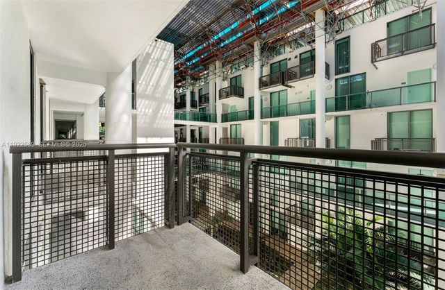 6000 Collins Ave 330, Miami Beach, FL 33140